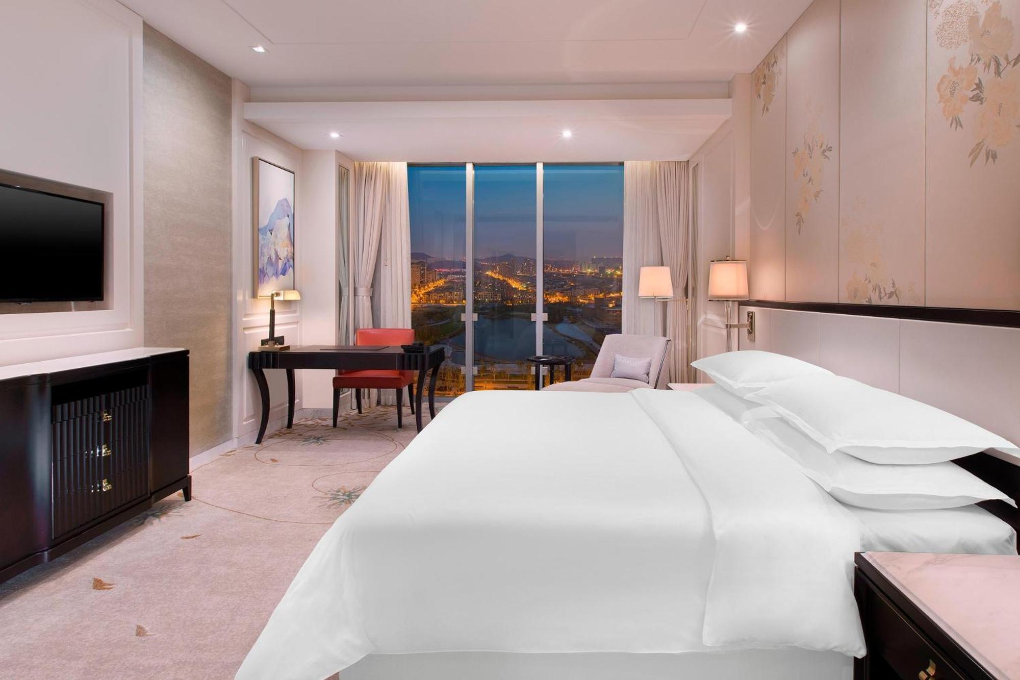 Sheraton Qingdao Licang Hotel Esterno foto