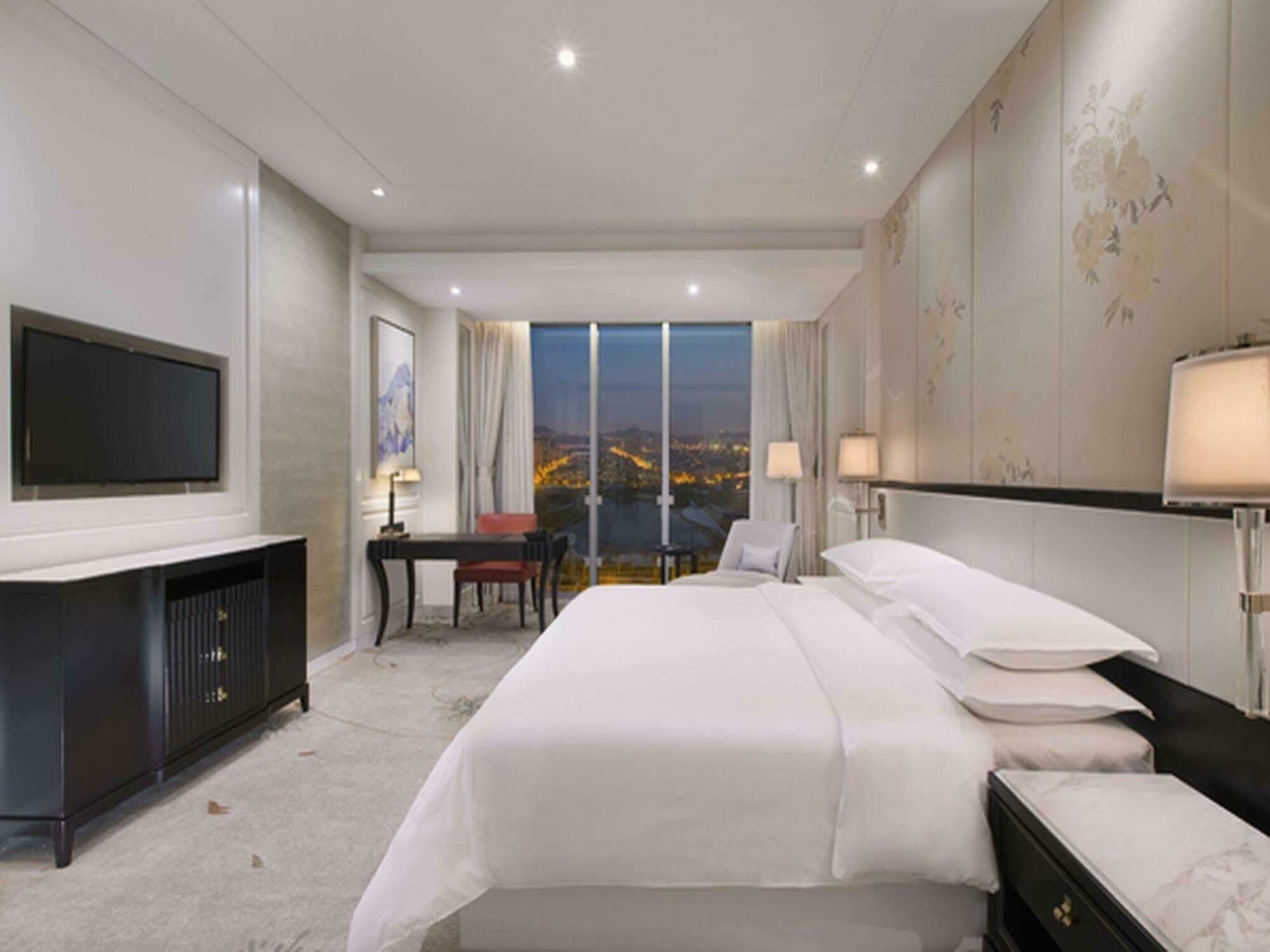 Sheraton Qingdao Licang Hotel Esterno foto